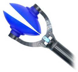 Newton グリッパーに付けた底質サンプラーのカップ
